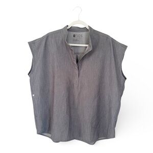 Figs Women’s  Rafaela Oversized Scrub Top Graphite 
Size XL 
EUC